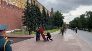 Владимир Путин в День памяти и скорби возложил венок к Могиле Неизвестного Солдата.

🇷🇺