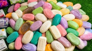 Удовольствие на несколько минут: 3 радужные ванночки с конфетами M&M's и волшебной слизью