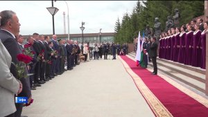 Члены Правительства Башкортостана возложили цветы к мемориалу «Землякам, ушедшим на фронт»