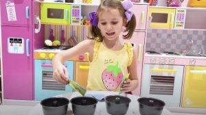 Макс и Катя: желейный и арбузный челлендж для папы
