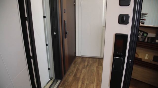 Стальная дверь Velvet с зеркалом (биометрический замок Smart lock Y12)