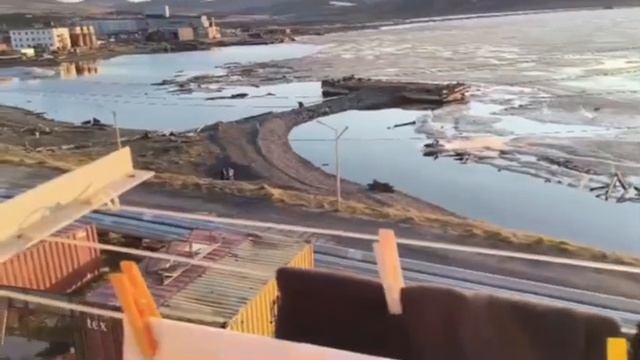 Это Тикси, детка. 😏 А закат... Закат-то какой