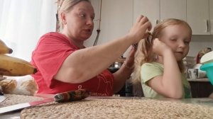 РАБОТАЮ В ТЕПЛИЦЕ, ПЕРВЫЙ УРОЖАЙ КАБАЧКОВ,ОГУРЦОВ.