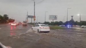 В Оренбургскую область циклон принес мощные ливни.