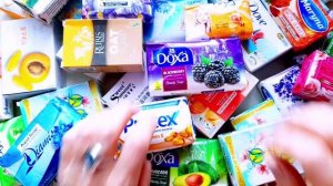 АСМР ШУРШАНИЕ. РАСКЛАДЫВАЮ ЯРКОЕ МЫЛО. ШУРШАНИЕ ОБЕРТОК!