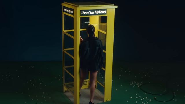 Ella Mai - There Goes My Heart (Official Visualizer) смотреть онлайн