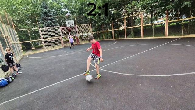 Дворовой футбол 3 на 3 (Никита/Амир/Влад vs Ярик/Амир/Рома) смотреть онлайн