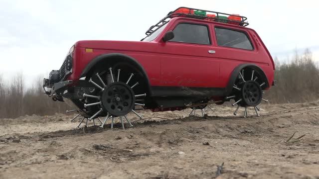 Все странные колеса в мире на RC тачках смотреть онлайн