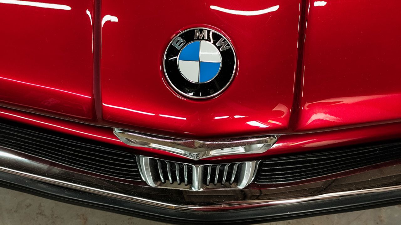 BMW E21 блестит, как с завода или как мы разбили ценную лобовуху смотреть онлайн