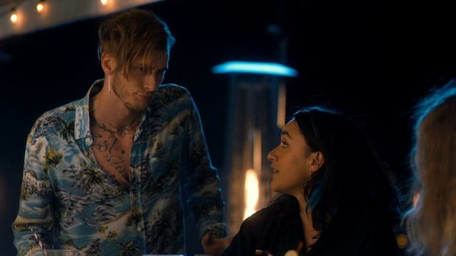 Roadies.S01E09.720p.AMZN.WEB-DL.Rus.Eng.HDCLUB (1).mkv смотреть онлайн