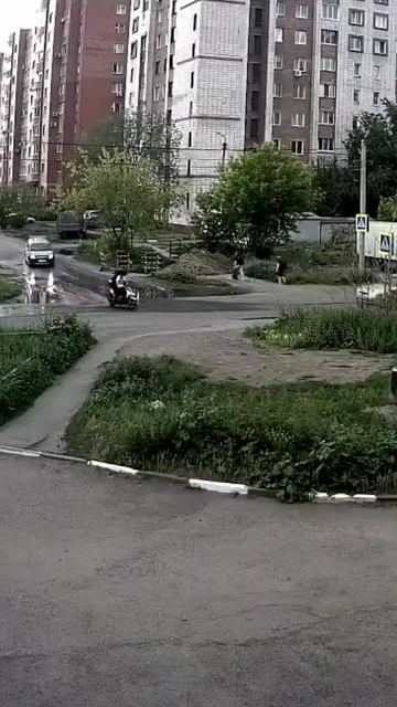 Момент аварии на улице Малиновского в Омске