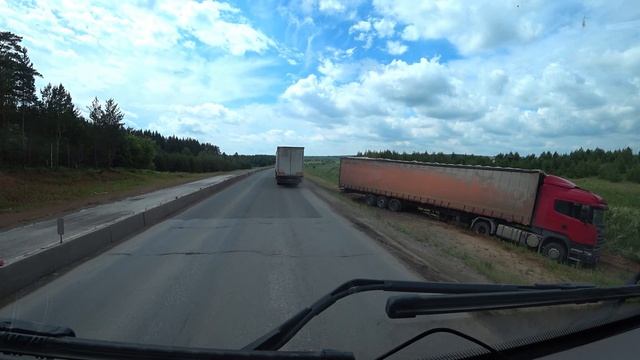 КРУЧУ ВЕРЧУ ВСЕХ ОБМАНУТЬ ХОЧУ. ДАЛЬНОБОЙ ЭТО ВЕЧНЫЙ СТРЕСС, "ТО ПОНОС ТО ЗОЛОТУХА" смотреть онлайн