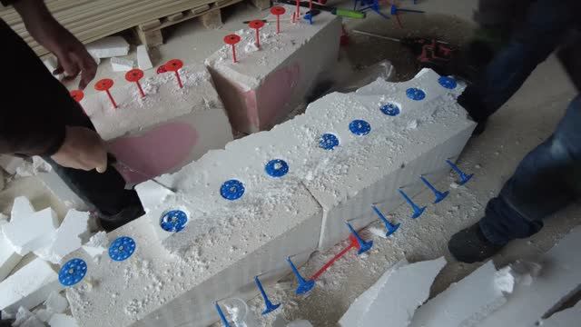 Сравнительные испытания Фасадных Дюбелей в газобетоне. Испытания на вырыв вырывной машинкой смотреть онлайн