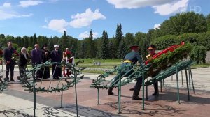 В День памяти и скорби траурные акции проходят по всей стране.
