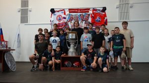 Вратарь «Локомотива» Даниил Исаев провёл день с Кубком Гагарина