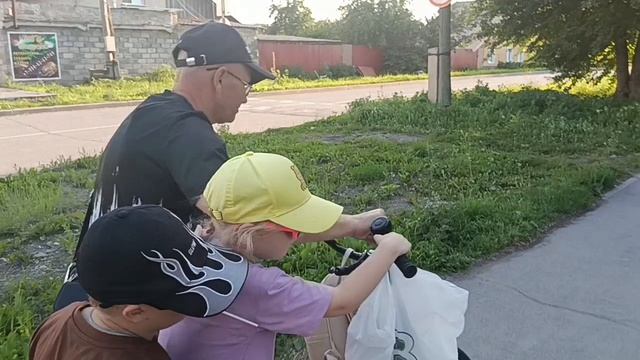 ПОГУЛЯЛИ В ПАРКЕ, ПОКУШАЛИ В СТОЛОВОЙ, СКОЛЬКО ПОТРАТИЛИ ВСЕГО ДЕНЬГ. смотреть онлайн
