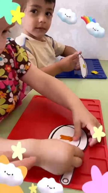Наши малыши сегодня угощали друзей оладушками