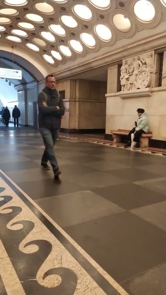 Станция метро Электрозаводская интерьер пассажиры поезда Москва Фрагмент 15