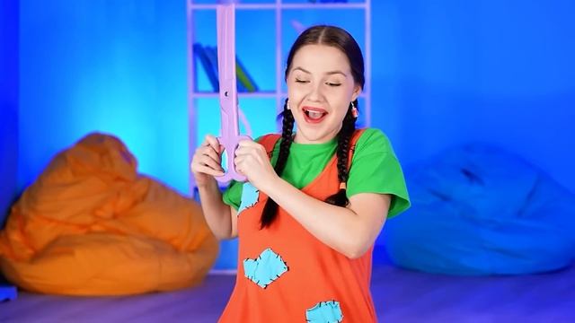 Строим Удивительный Кукольный Домик Золотой vs Серебряный Челлендж # Война Пранков от D смотреть онлайн