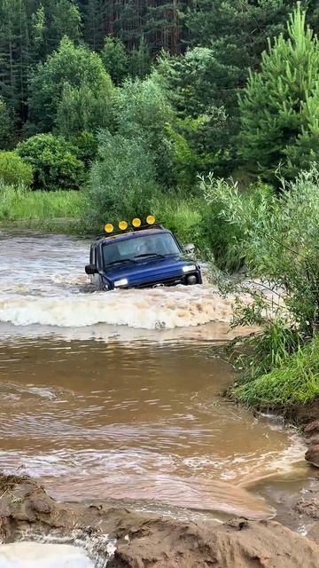 НИВА УМЕЕТ ПЛАВАТЬ смотреть онлайн
