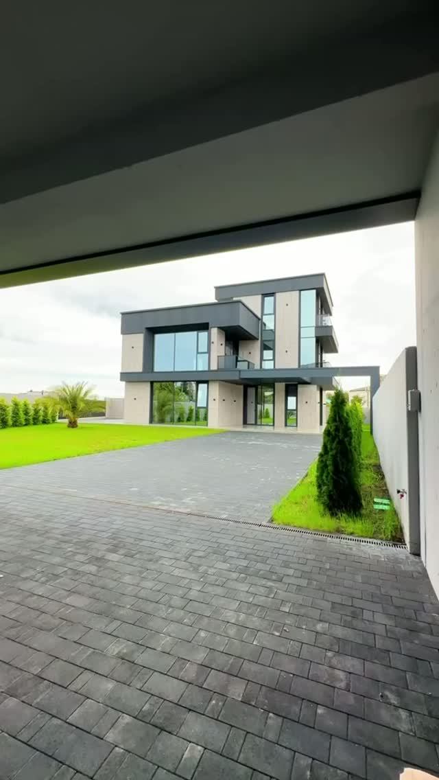 Дом в стиле High-Tech 260 м² Адлерский район. Зарядка на электромобиль. Гараж на 2 авто
