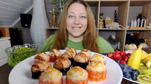 Мукбанг Роллы с лососем и креветками, салат «Чука», фруктовая тарелка!
