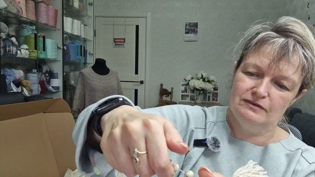 Распаковка посылки с пряжей и дизайнерскими вещами смотреть онлайн