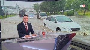 В Оренбурге жители переплывали улицы, чтобы добраться до дома