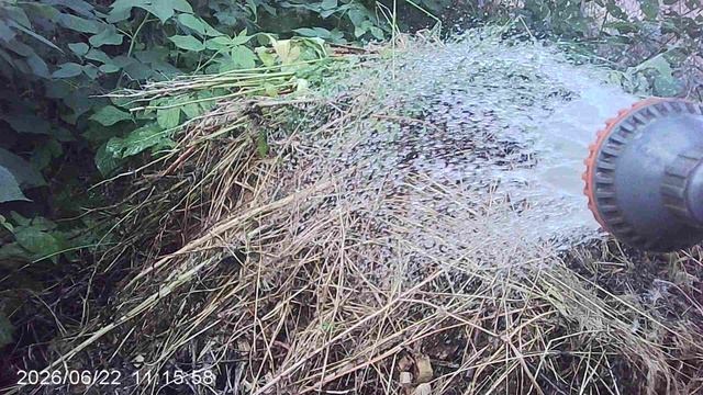 Орошение нашей большой натуральной компостной кучи