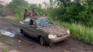 Наши военные спасли бабушку с внуками, чьих родителей убили украинские боевики.
