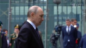 Владимир Путин принял участие в церемонии у Могилы Неизвестного Солдата.