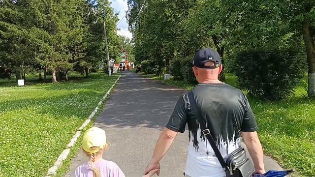 ДОЧА ПРИЕХАЛА В ГОСТИ С СУВЕНИРАМИ И🎂 смотреть онлайн