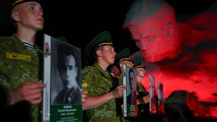 Поезд Памяти и реконструкция боев: как Брест вспоминает героическую оборону 1941 года смотреть онлайн