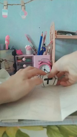 распаковал все бумажные сюрпризы