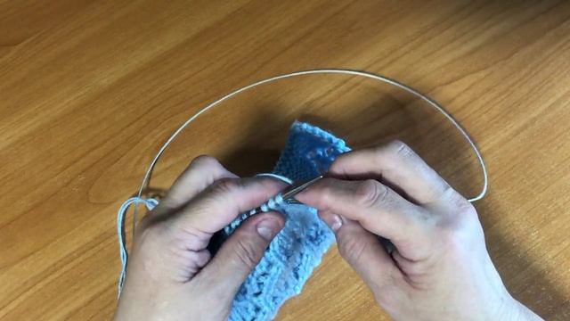 Узор спицами для любых плечевых изделий