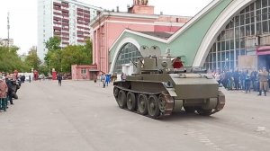 Командирский БТ-7 в движении.