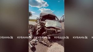 Семь человек пострадали в столкновении большегруза и маршрутки на Кубани