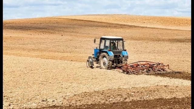 В России предложили удобрять почву выхлопными газами трактора