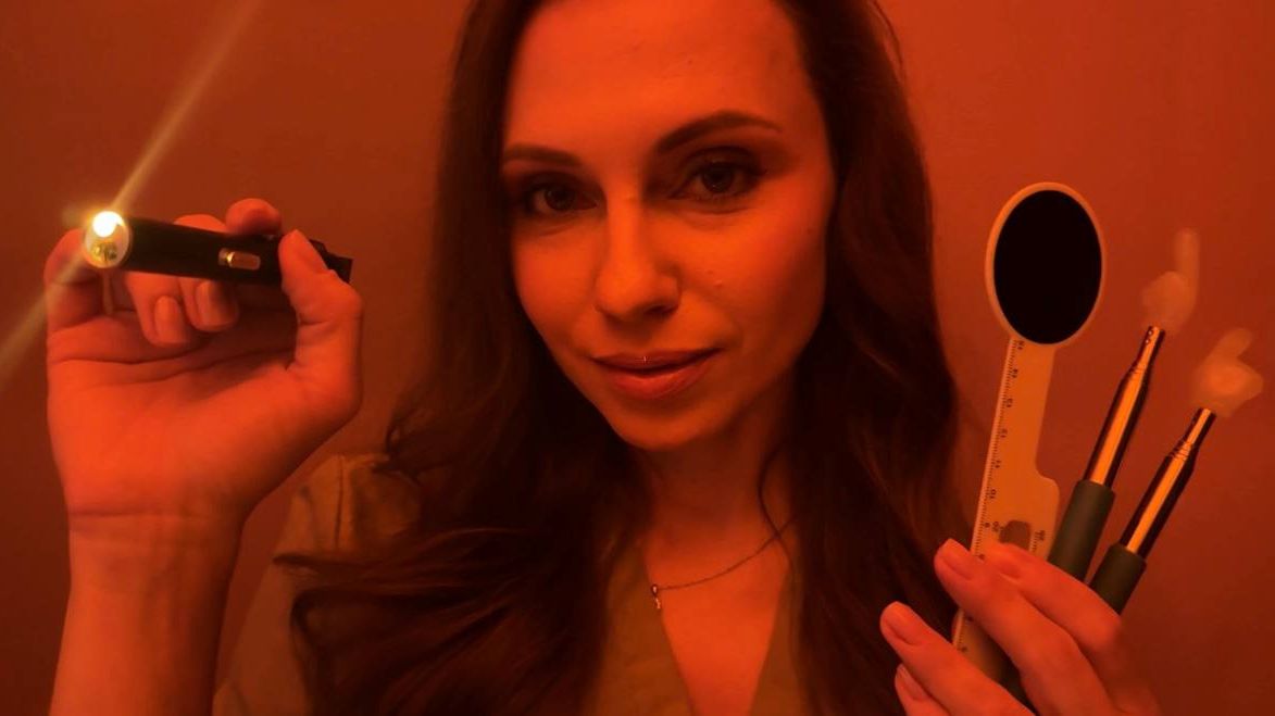 АСМР Осмотр Глаз в Темноте • Врач-Окулист • ASMR Doctor смотреть онлайн