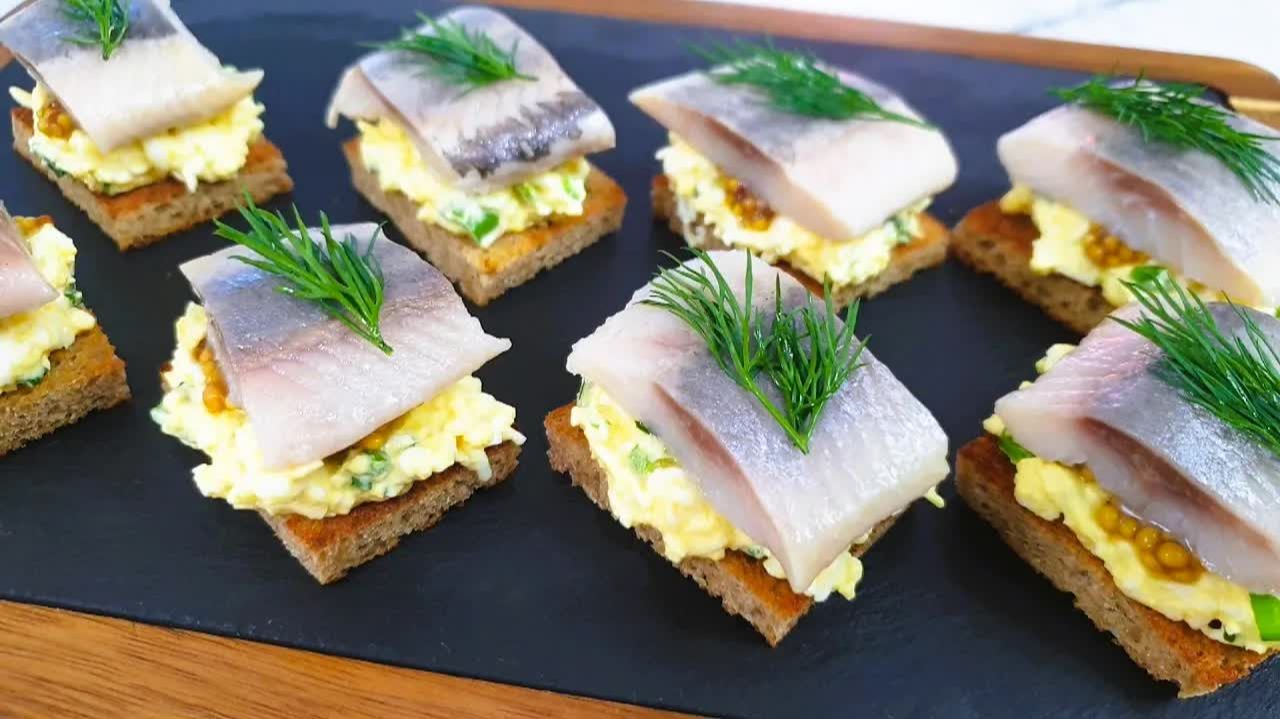 Закуска из селёдки! Вкуснее чёрной икры! Рецепт за 5 минут смотреть онлайн