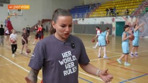 ТРЕНИРОВКА ПО БАСКЕТБОЛУ ПРОШЛА ДЛЯ ДЕВОЧЕК КАМЧАТКИ В РАМКАХ ПРОЕКТА «ЕЁ МИР, ЕЁ ПРАВИЛА» • НОВОСТИ