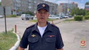 В Абакане сотрудник Госавтоинспекции помог жильцам пятиэтажки эвакуироваться во время пожара