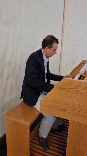 2022 Видакас Ю.Ю. играет на органе
