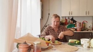 ПОРАБОТАЛА В ОГОРОДЕ, ГОТОВИЛА ОБЕД...