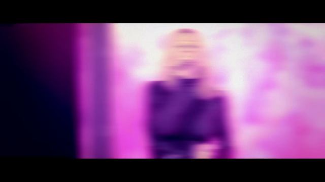 Ellie Goulding - Something In The Way You Move (Official Live Video) смотреть онлайн