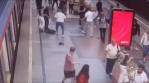 Мужчина достал пистолет в московском метро из-за того, что ему наступили на ногу.