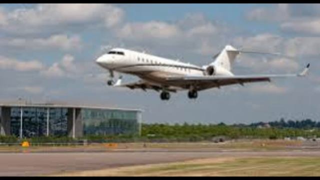 В московском аэропорту Шереметьево случайно повредили бизнес-джет Bombardier Global Express XRS
