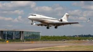 В московском аэропорту Шереметьево случайно повредили бизнес-джет Bombardier Global Express XRS