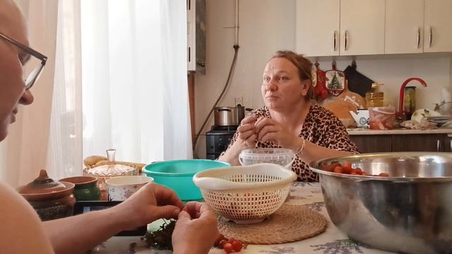 ЯГОДЫ 🍓ПЕРЕБИРАЕМ И В ЗАМОРОЗКУ. смотреть онлайн