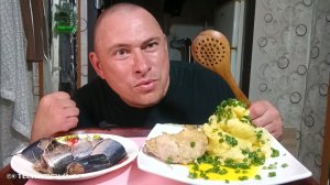 Мукбанг/Обжорыч/Еда на камеру/ Пюрешка с Курочкой/селёдка солёная/
